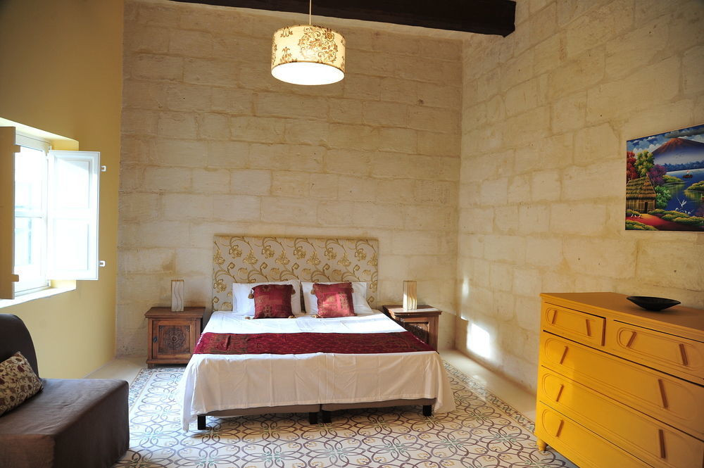 The Stonehouse Bed & Breakfast Saint Julian's Ngoại thất bức ảnh
