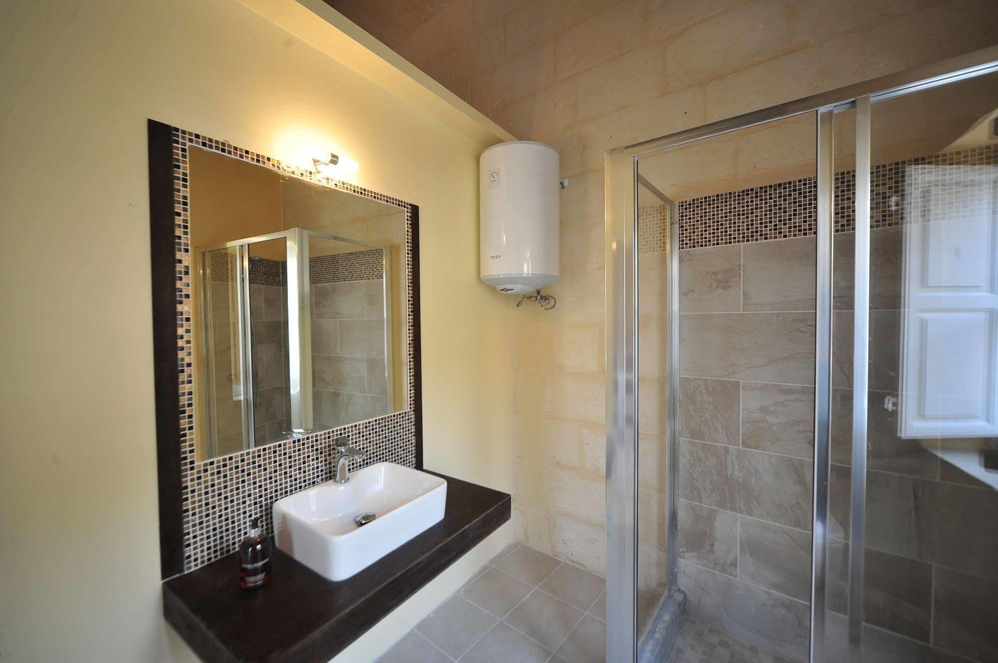 The Stonehouse Bed & Breakfast Saint Julian's Ngoại thất bức ảnh