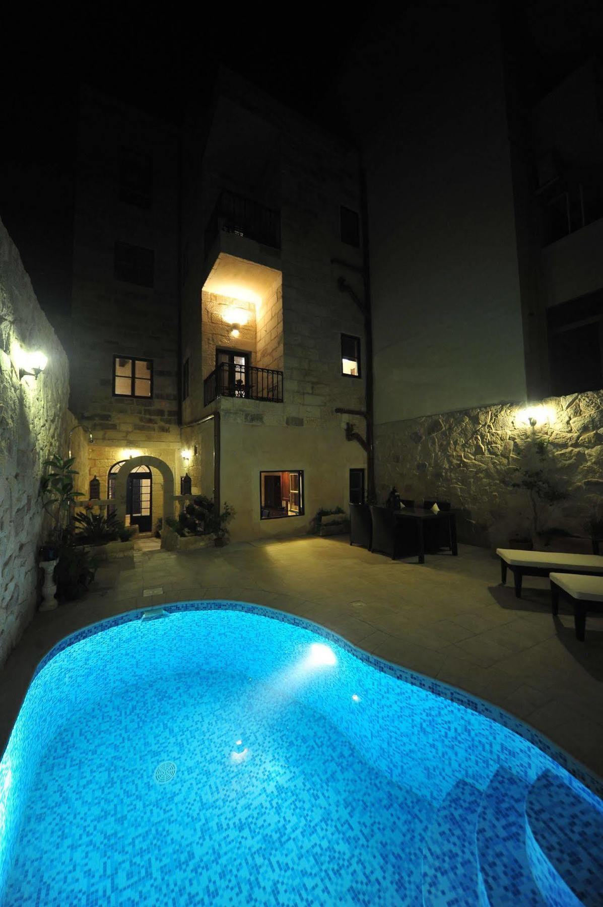 The Stonehouse Bed & Breakfast Saint Julian's Ngoại thất bức ảnh